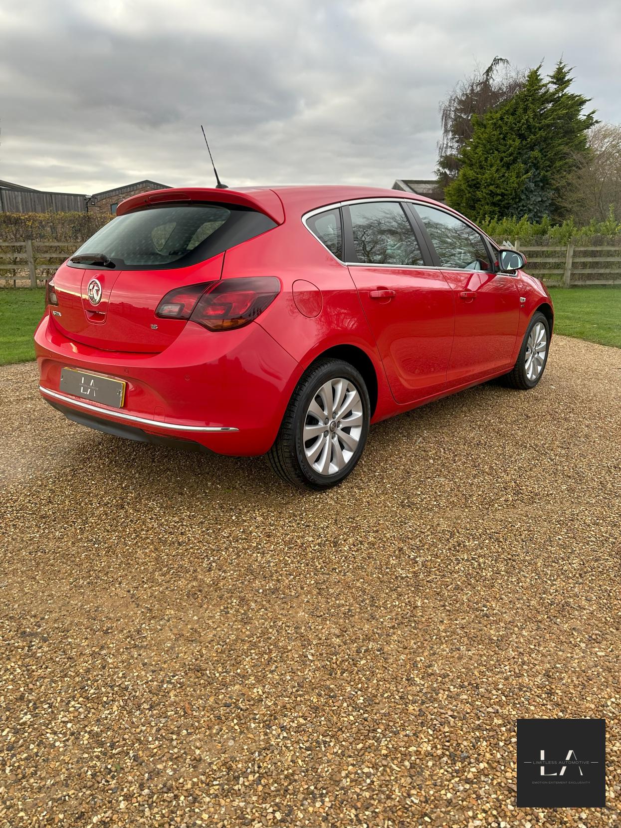 Vauxhall Astra 1.6 16v SE Hatchback 5dr Petrol Auto Euro 5 (115 ps)